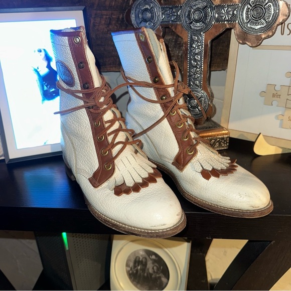 Vintage Justin Boots Women's Lace Up Boots in White and Brown Amazing Condition - Picture 2 of 7